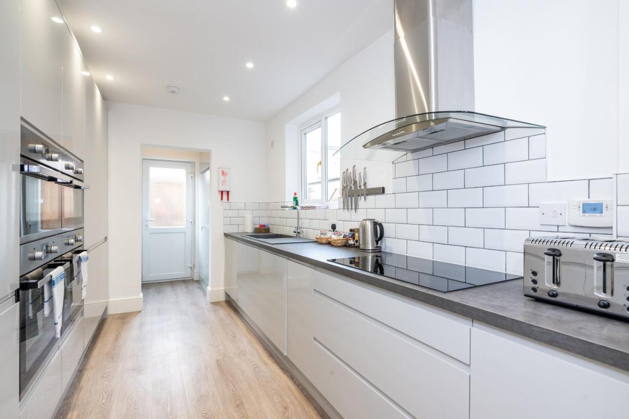 요크 Elegant And Modern 5 Bed House I Pass The Keys 빌라 외부 사진